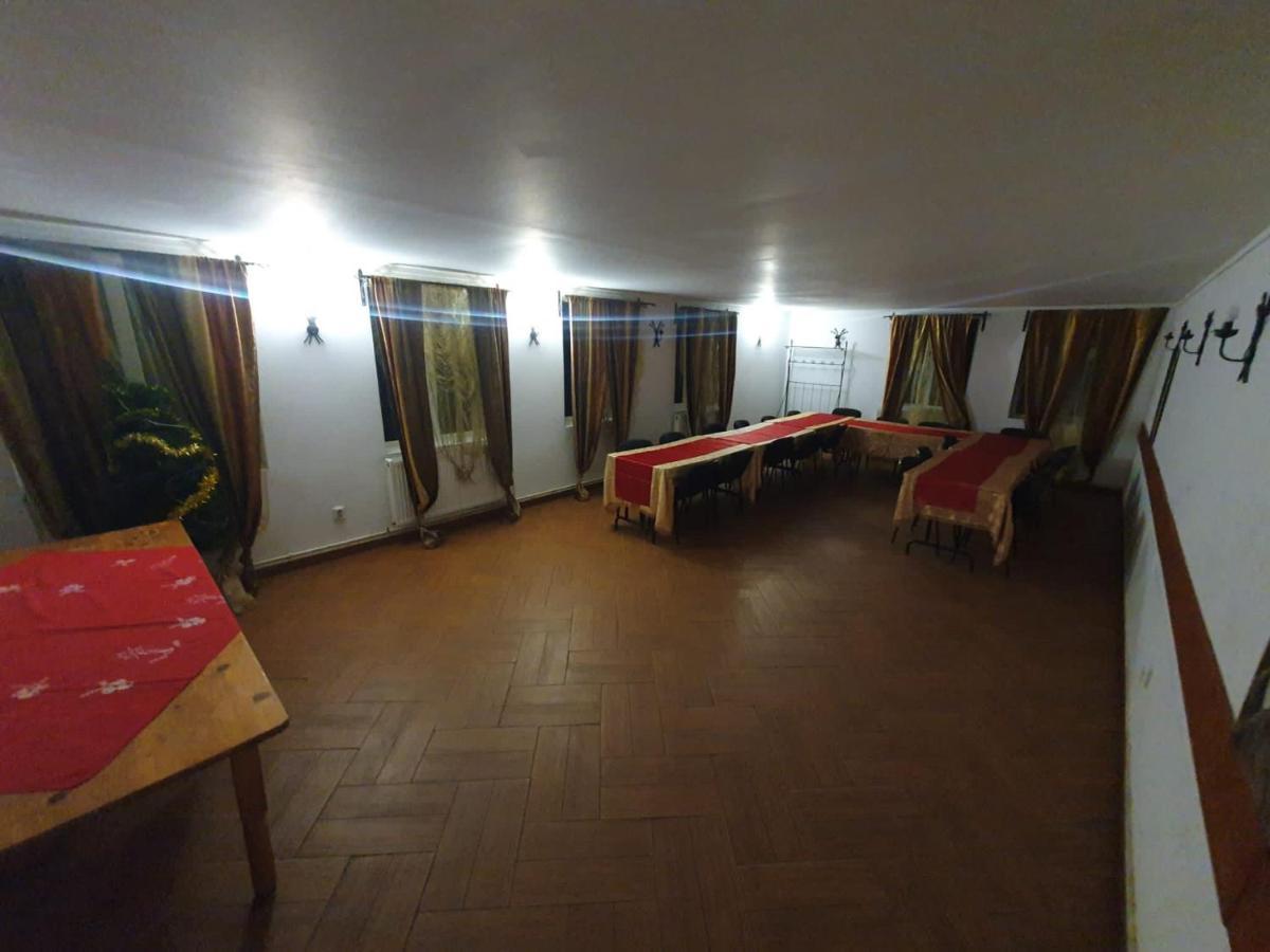 Pensiunea Sub Stejari Banesti ! Self Service ! Self Check-In! Εξωτερικό φωτογραφία
